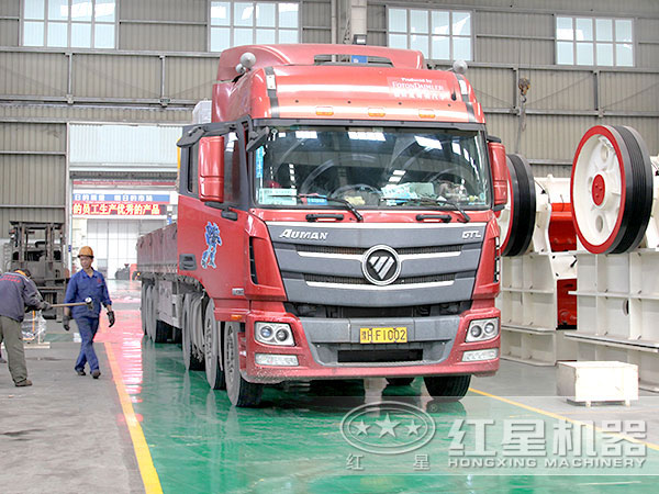 新型環保鄂式破碎機發貨現場 新型環保鄂式破碎機發貨現場