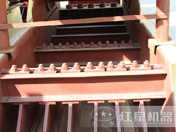 振動給料機內(nèi)部 振動給料機內(nèi)部