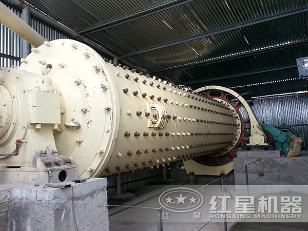 磷礦球磨機(jī)作業(yè)現(xiàn)場(chǎng) 磷礦球磨機(jī)作業(yè)現(xiàn)場(chǎng)