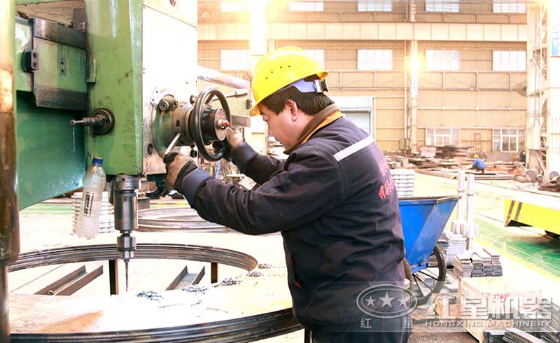 大型設(shè)備生產(chǎn)車(chē)間