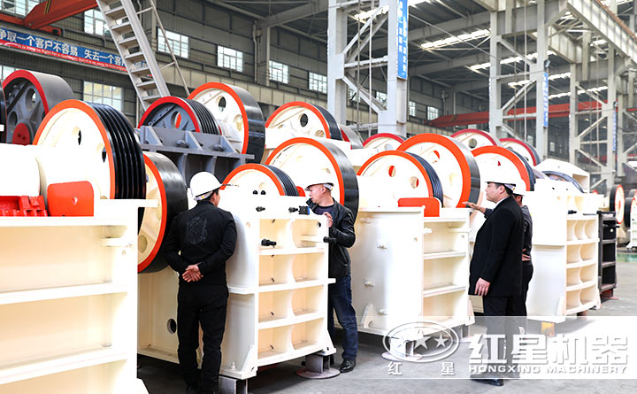 來(lái)廠參觀顎破的客戶(hù)