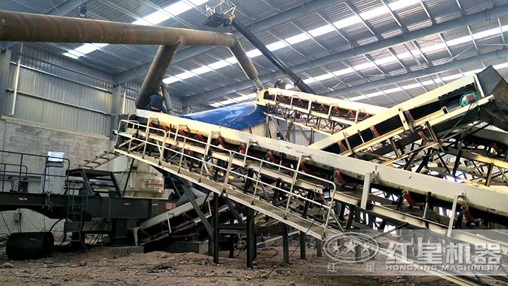 碎石現(xiàn)場(chǎng) 碎石現(xiàn)場(chǎng)