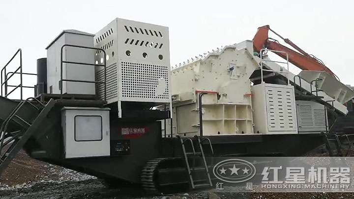 履帶移動(dòng)小型砂機(jī)作業(yè)現(xiàn)場(chǎng)