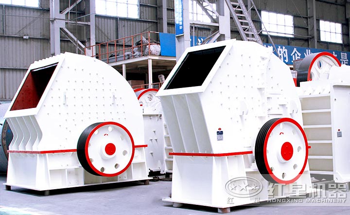 錘式破碎機(jī)內(nèi)有妣條，可直接將物料破碎到能排出的粒度