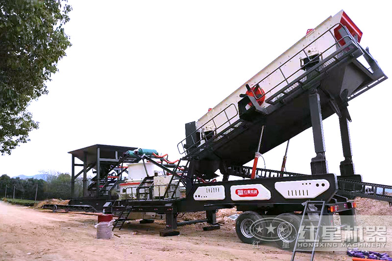 山東泰安小型移動破碎制砂機生產現場 山東泰安小型移動破碎制砂機生產現場