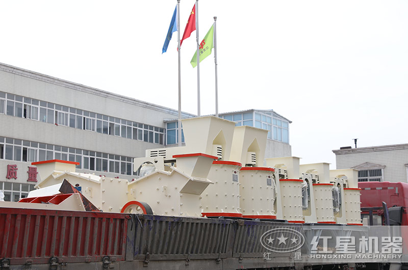 紅星制砂機設備裝車發貨現場 紅星制砂機設備裝車發貨現場