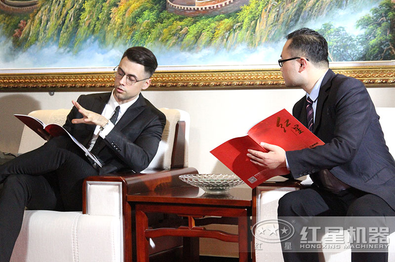 紅星產(chǎn)品經(jīng)理接待來廠客戶 紅星產(chǎn)品經(jīng)理接待來廠客戶