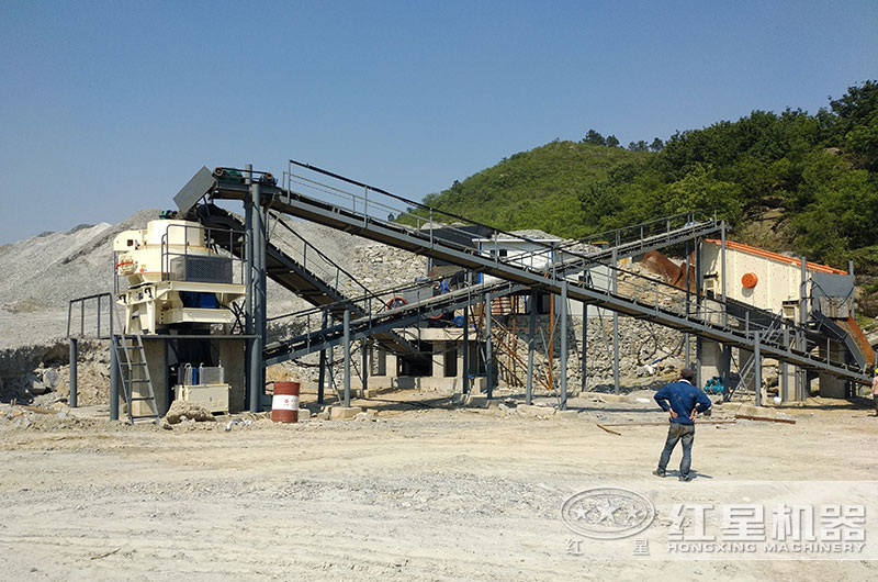 青石制砂現(xiàn)場(chǎng) 青石制砂現(xiàn)場(chǎng)