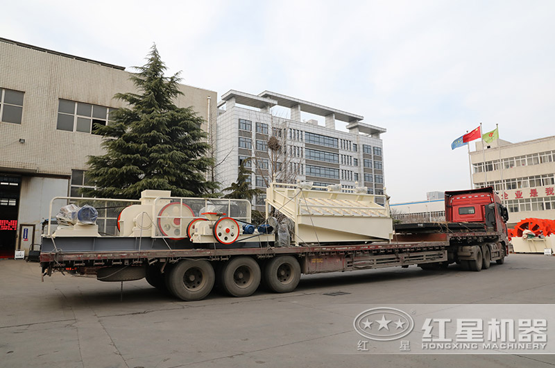 紅星對輥制砂機發貨現場 紅星對輥制砂機發貨現場